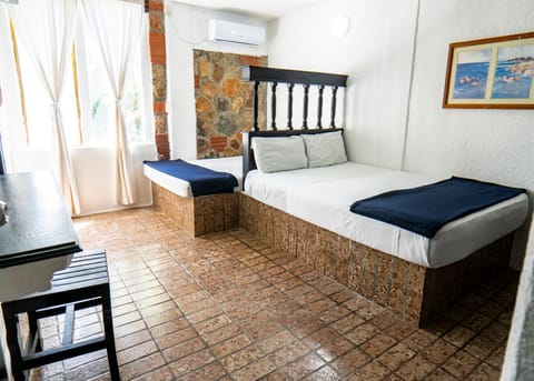 Octuple Room | In-room safe