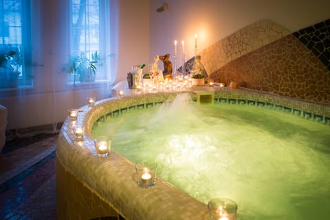 Indoor spa tub