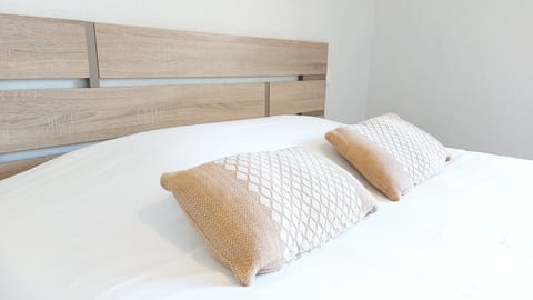 Triple Room Duplex | Desk, laptop workspace, free WiFi, bed sheets