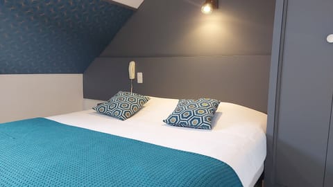 Double Room | Desk, laptop workspace, free WiFi, bed sheets