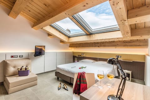 Standard Double or Twin Room | Hypo-allergenic bedding, minibar, desk, laptop workspace