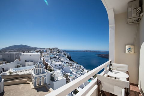 Superior Double Room (Caldera VIew) | Balcony