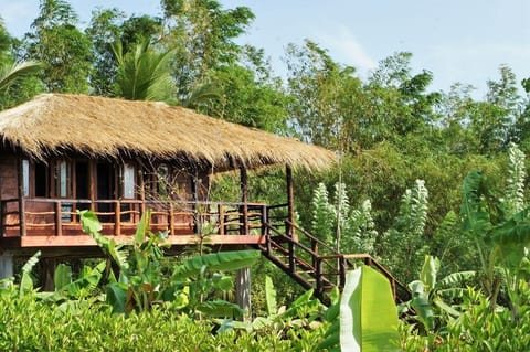 Canopy Treehouse | Minibar, individually decorated, individually furnished, desk