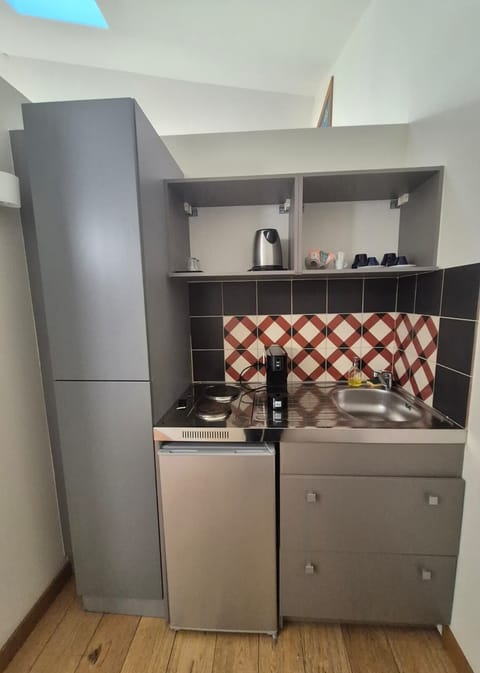 Signature Suite, 1 King Bed, Non Smoking | Private kitchen | Mini-fridge, espresso maker, coffee/tea maker, electric kettle