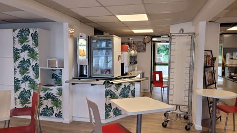 Daily buffet breakfast (EUR 6.5 per person)