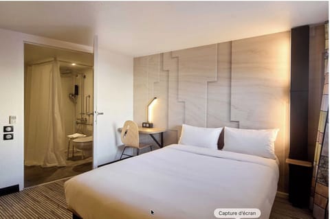 Double Room, Mobility Accessible, Non Smoking | Desk, blackout drapes, soundproofing, free WiFi