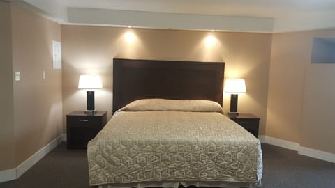 Suite, Non Smoking, Jetted Tub | Desk, soundproofing, WiFi (free)