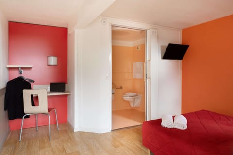 Standard Room, 1 Double Bed | Desk, free WiFi, bed sheets