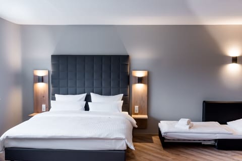 Premium bedding, in-room safe, desk, laptop workspace