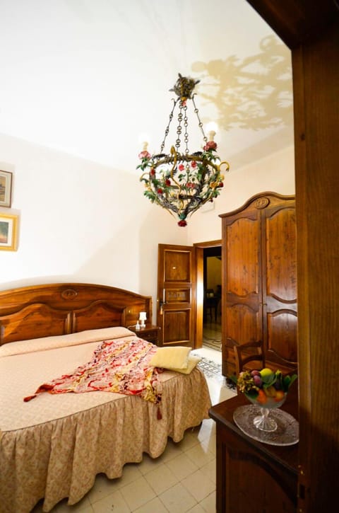 Double Room | Desk, cribs/infant beds, free WiFi