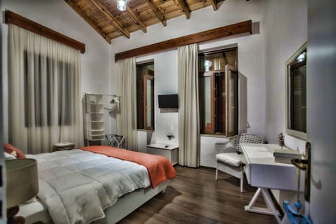 Family House, 2 Bedrooms | 2 bedrooms, Egyptian cotton sheets, premium bedding, down comforters