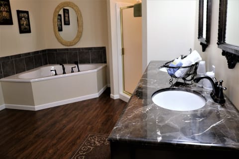 Superior Suite, 1 King Bed, Jetted Tub | Jetted tub