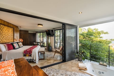 Frida Suite | Egyptian cotton sheets, premium bedding, down comforters, pillowtop beds