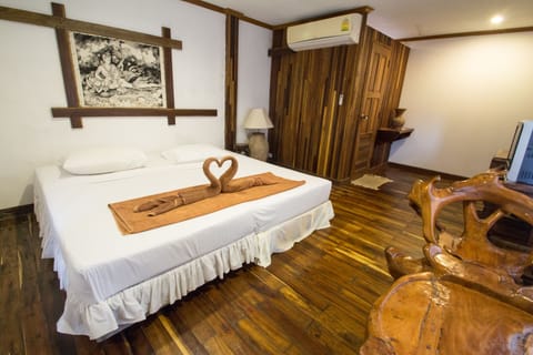 Superior Air Conditioning | Hypo-allergenic bedding, desk, bed sheets