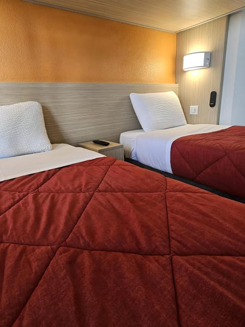 Standard Room, 2 Twin Beds | Desk, laptop workspace, blackout drapes, iron/ironing board