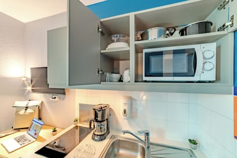 Fridge, microwave, stovetop, cookware/dishes/utensils