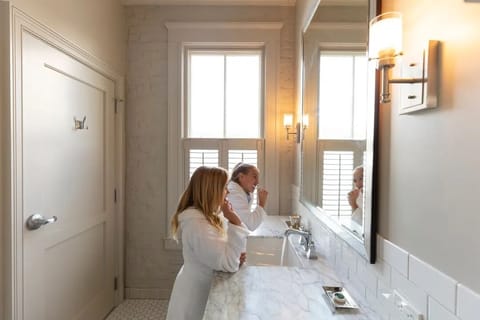 Shower, free toiletries, hair dryer, bathrobes