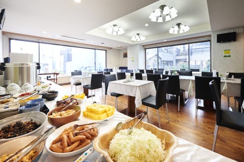 Daily buffet breakfast for a fee