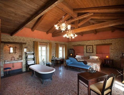 Suite, Terrace | Minibar, in-room safe, desk, soundproofing