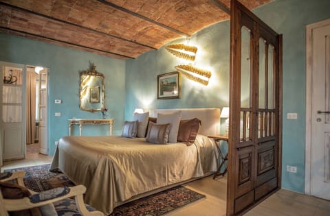 Suite | Minibar, in-room safe, desk, soundproofing