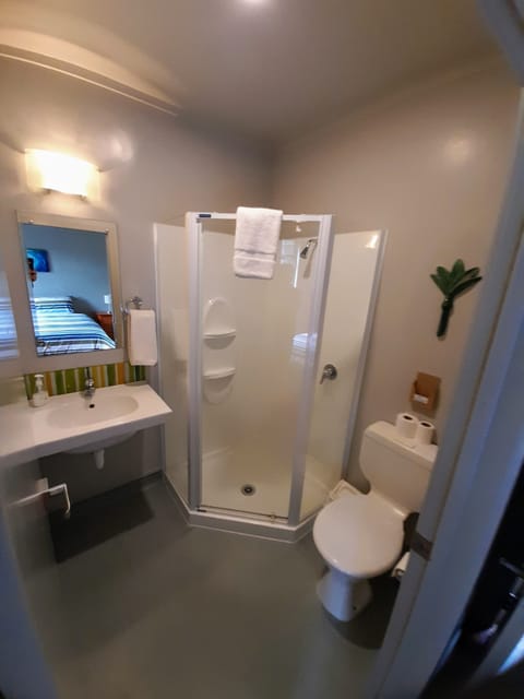King/Twin room | Bathroom | Towels