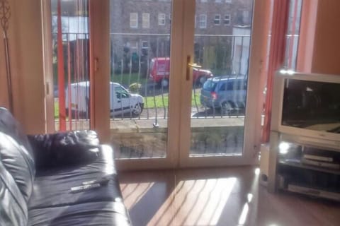 House, 4 Bedrooms | Living area | Flat-screen TV, DVD player