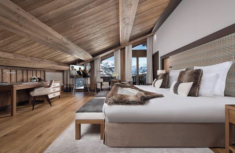 Premium bedding, pillowtop beds, free minibar items, in-room safe