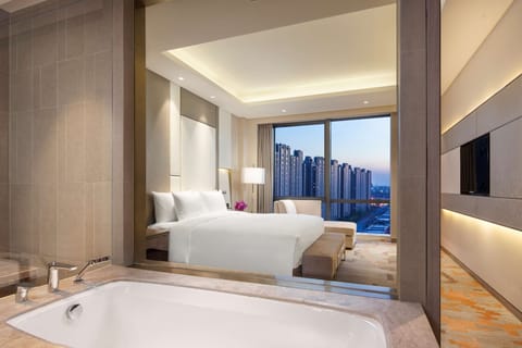 Junior Suite | Minibar, in-room safe, iron/ironing board, rollaway beds