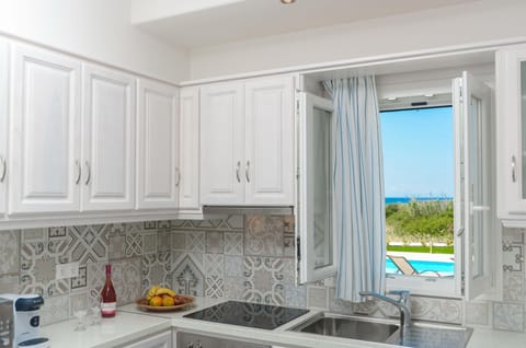 Grand Villa, 5 Bedrooms, Private Pool, Sea View | Private kitchen | Full-size fridge, microwave, oven, stovetop