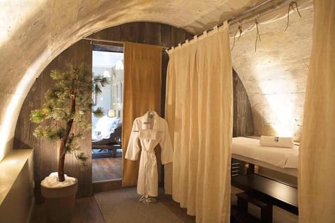 Couples treatment rooms, sauna, hot tub, steam room, Turkish bath