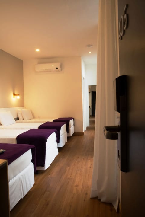 Design Quadruple Room | Free WiFi, bed sheets