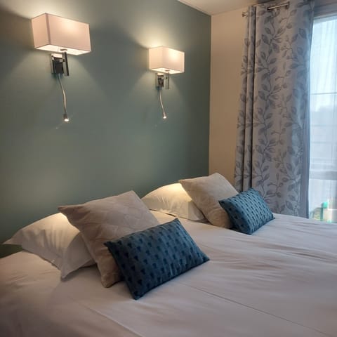Double Room | Desk, free WiFi, bed sheets