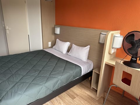 Standard Room, 1 Double Bed | Premium bedding, desk, free WiFi, bed sheets