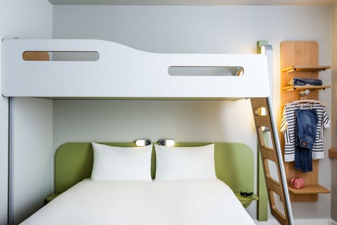 Triple Room, Multiple Beds | Premium bedding, desk, blackout drapes, soundproofing