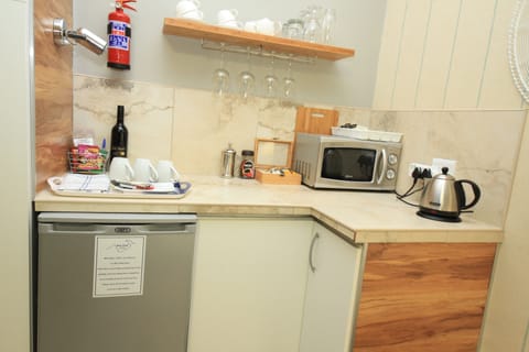 Comfort Room, 1 Bedroom | Coffee and/or coffee maker