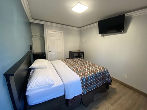 Desk, free WiFi, bed sheets