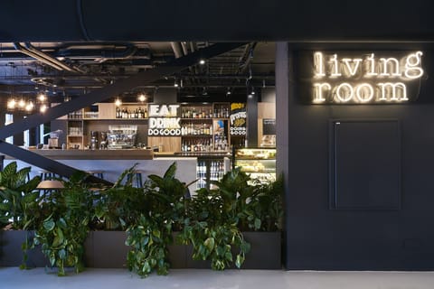 2 bars/lounges, rooftop bar