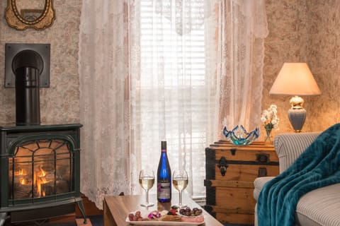 Premium Double Room, 1 King Bed, Jetted Tub, Garden View | Premium bedding, individually decorated, individually furnished