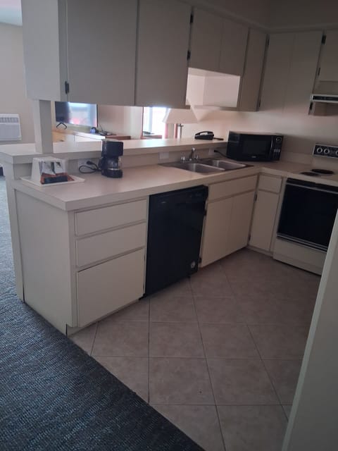 Studio, 1 King Bed | Premium bedding, blackout drapes, iron/ironing board