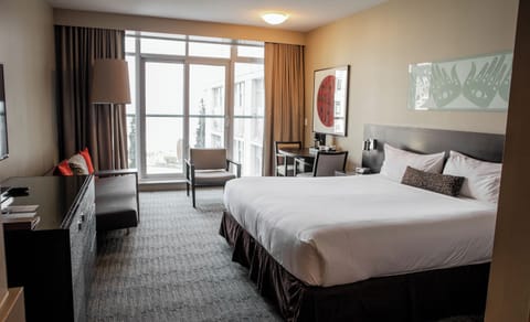 Coastal King with Balcony | Egyptian cotton sheets, premium bedding, in-room safe, blackout drapes