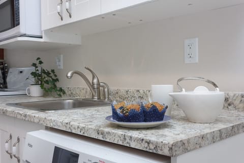 Deluxe Suite, 2 Bedrooms, Fireplace, Garden View | Private kitchen | Fridge, microwave, coffee/tea maker, electric kettle