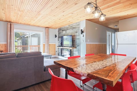 Luxury Cottage, 3 Bedrooms | Private kitchen | Full-size fridge, microwave, stovetop, coffee/tea maker