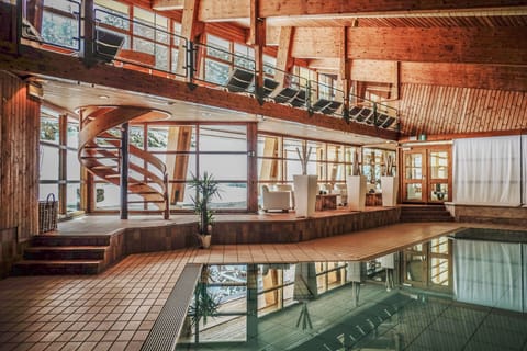 Indoor pool, sun loungers