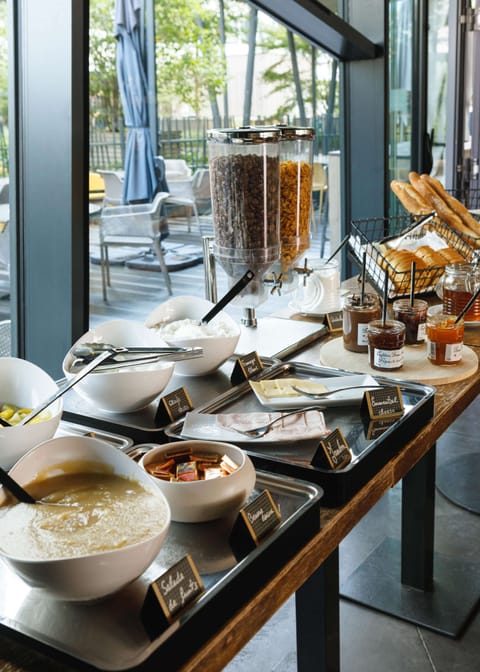 Daily buffet breakfast (EUR 11 per person)