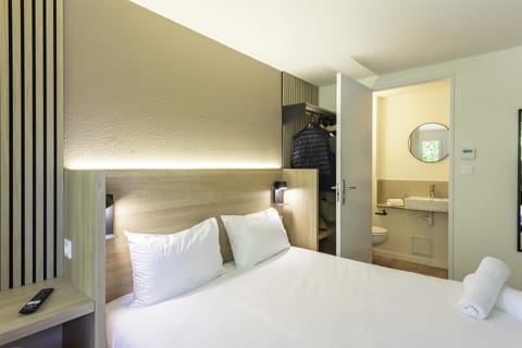 Standard Room, 1 Double Bed | Desk, laptop workspace, soundproofing, free WiFi