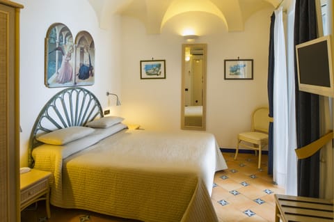 Junior Suite, Sea View (3 people) | Hypo-allergenic bedding, minibar, in-room safe, desk