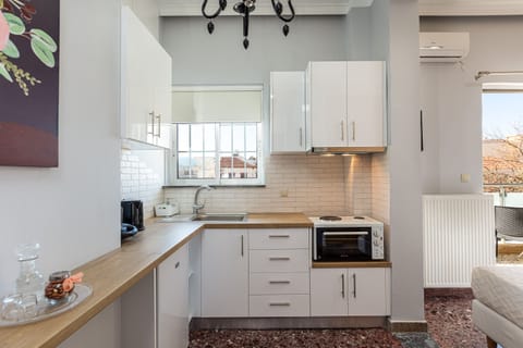 Superior Studio | Private kitchenette | Mini-fridge, oven, electric kettle, toaster