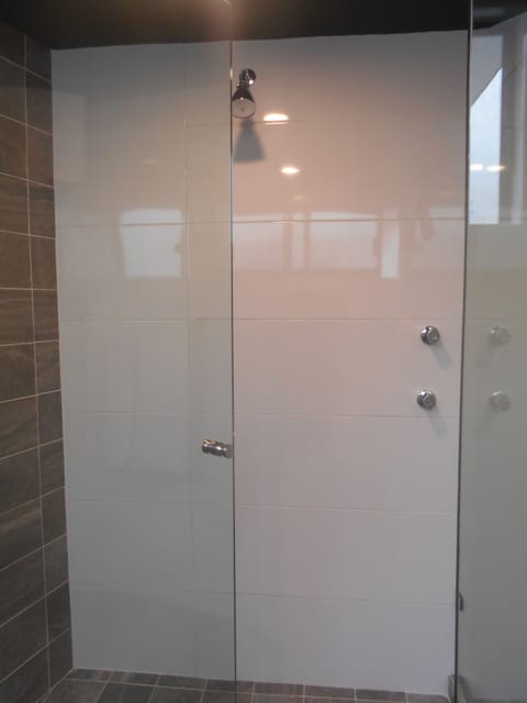 Family Suite, 2 Double Beds | Bathroom | Designer toiletries, hair dryer, towels