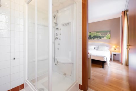 Classic Double Room, Mountain View | Room amenity