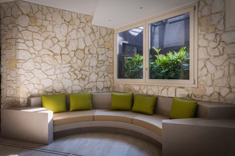 Couples treatment rooms, sauna, hot tub, body treatments, aromatherapy